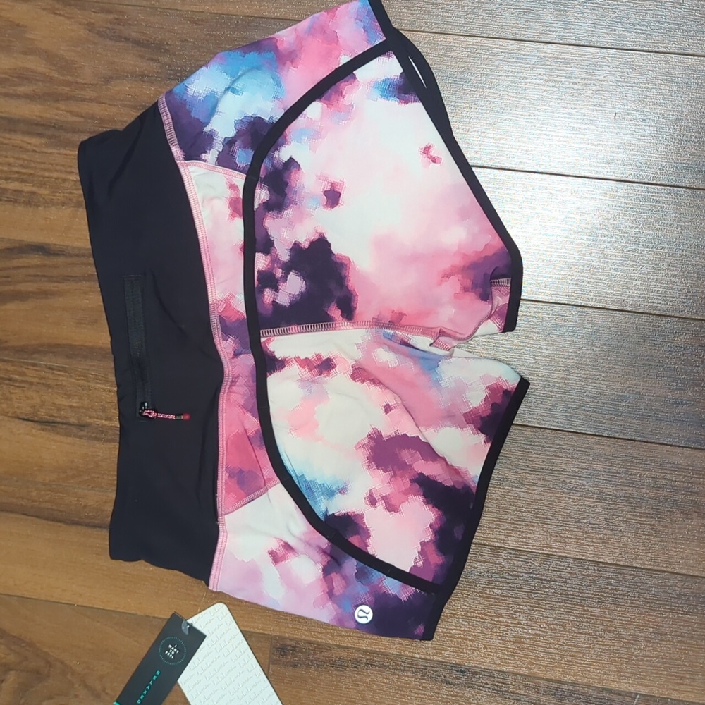 Lululemon Run Times Short Size 2 NWT - Picture 2 of 3